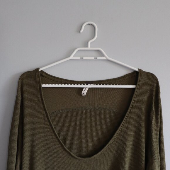 Free People Women's Sz Lrg Green Relaxed Fit Waffle Knit Thumb Holes Casual Top - Picture 4 of 13
